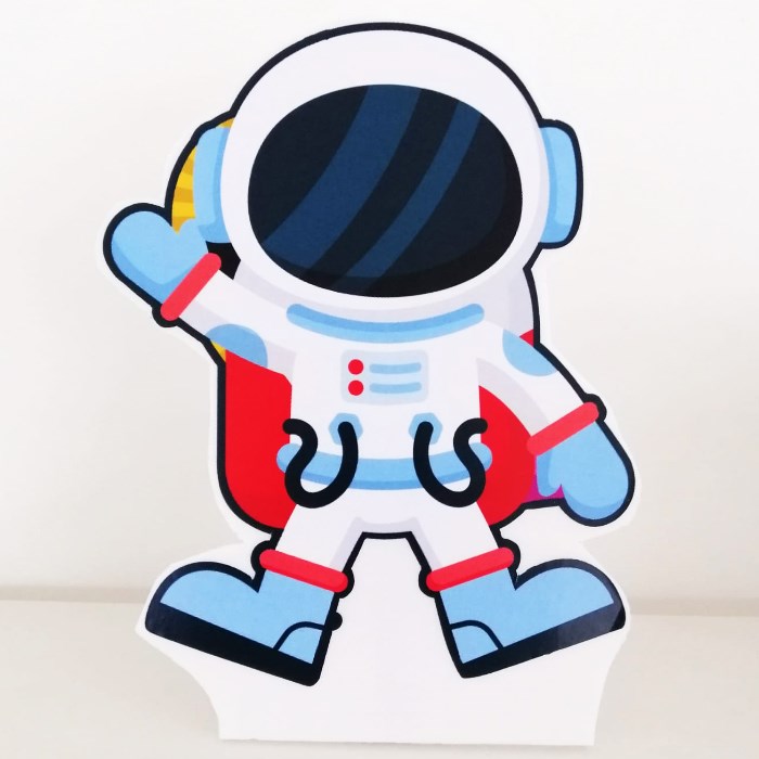 Astronot Konsepti Ayaklı Dekor Pano 30 cm